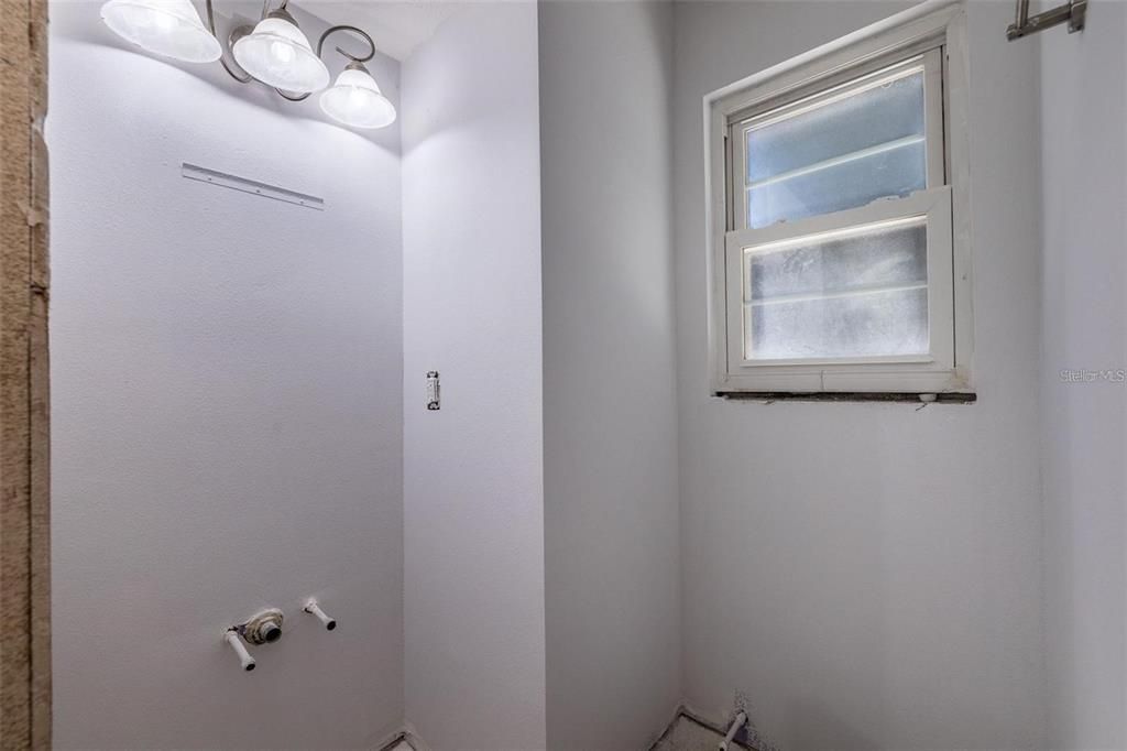Active With Contract: $126,000 (2 beds, 1 baths, 1047 Square Feet)