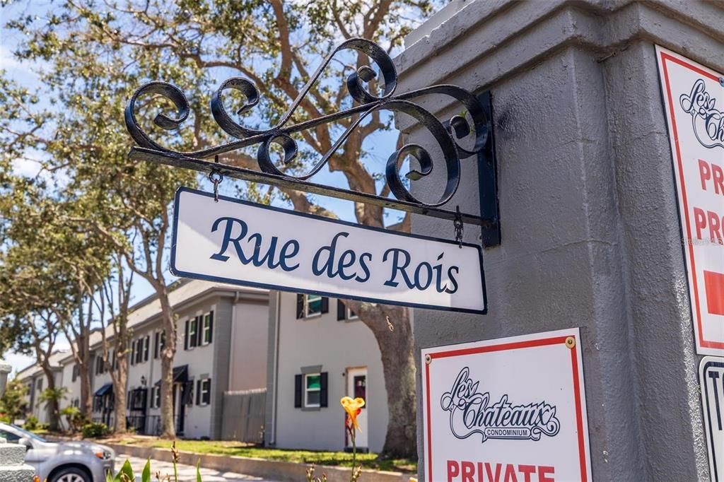 Active With Contract: $126,000 (2 beds, 1 baths, 1047 Square Feet)