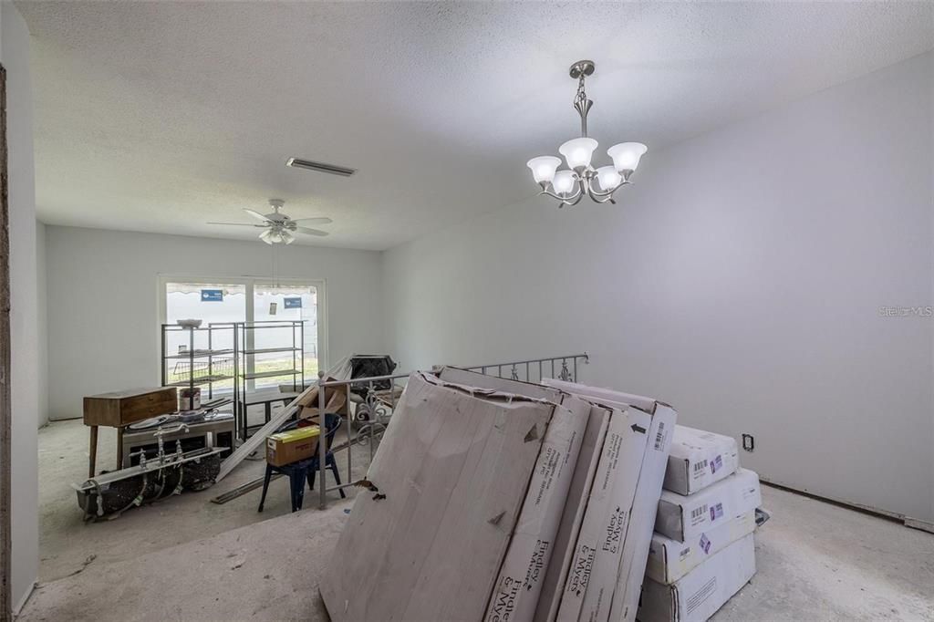 Active With Contract: $126,000 (2 beds, 1 baths, 1047 Square Feet)