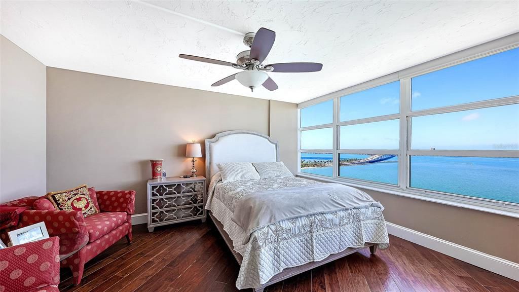 For Sale: $999,000 (2 beds, 2 baths, 1555 Square Feet)