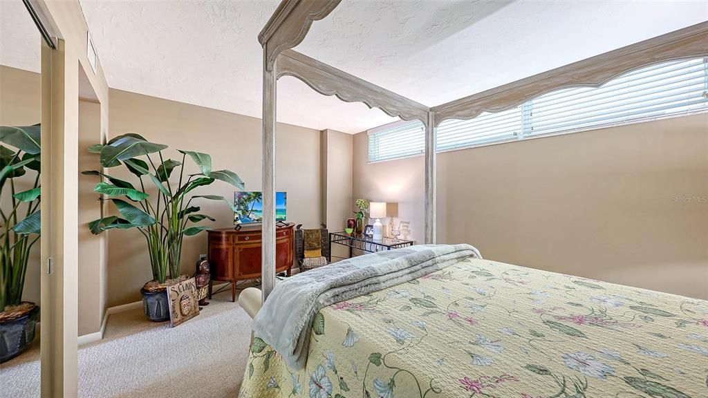 For Sale: $999,000 (2 beds, 2 baths, 1555 Square Feet)