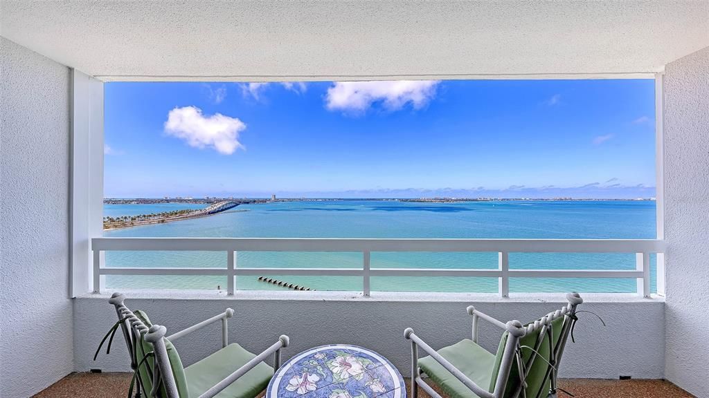 For Sale: $999,000 (2 beds, 2 baths, 1555 Square Feet)