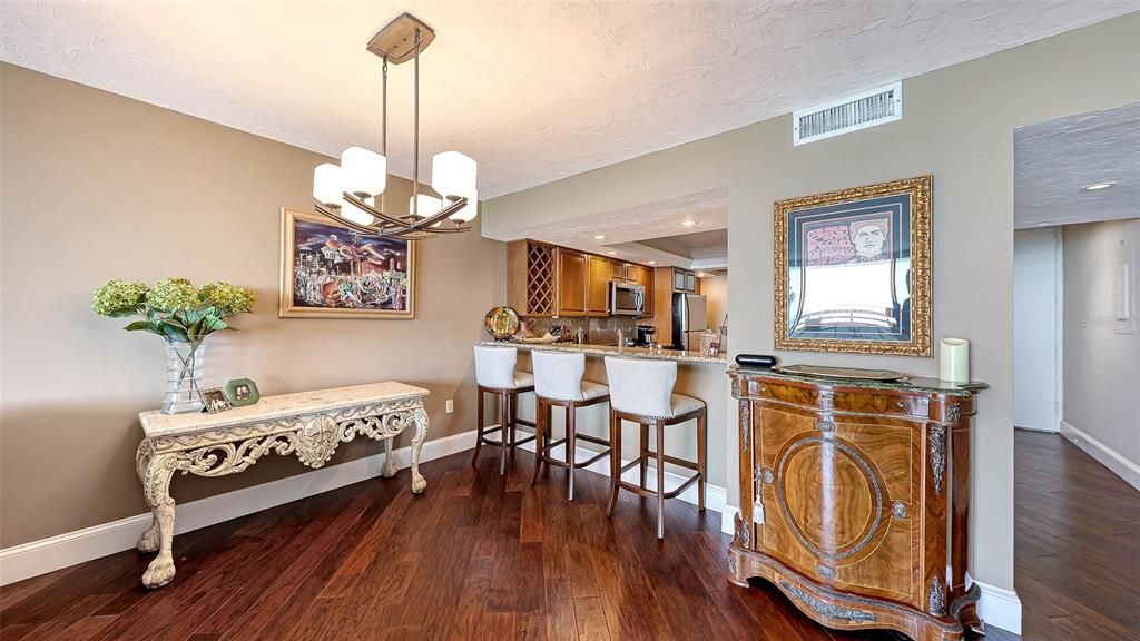 For Sale: $999,000 (2 beds, 2 baths, 1555 Square Feet)