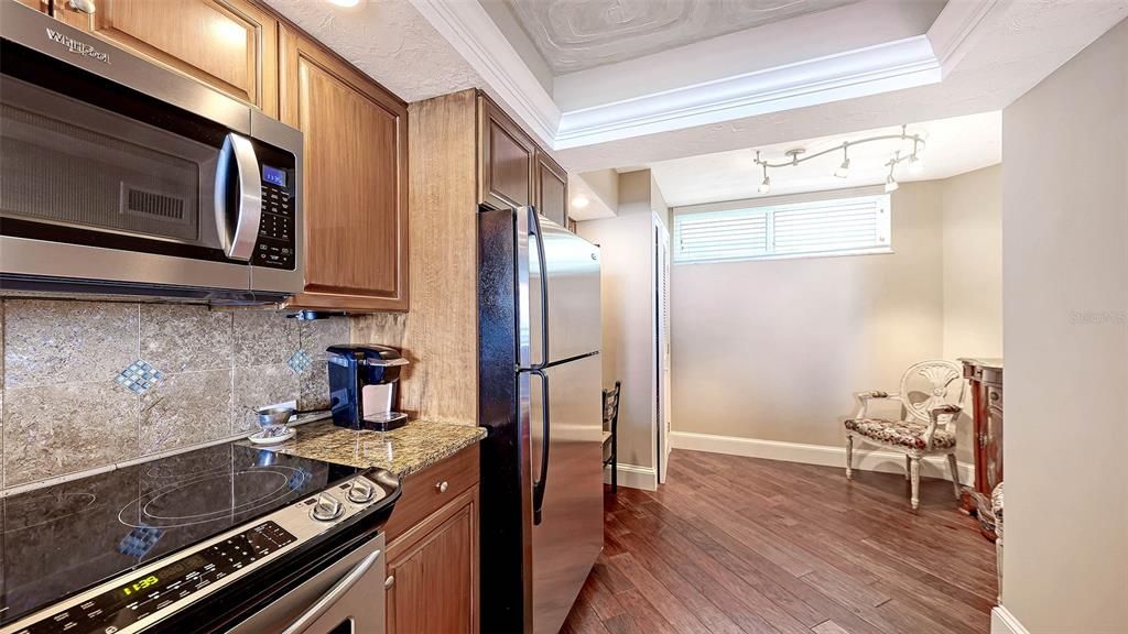 For Sale: $999,000 (2 beds, 2 baths, 1555 Square Feet)