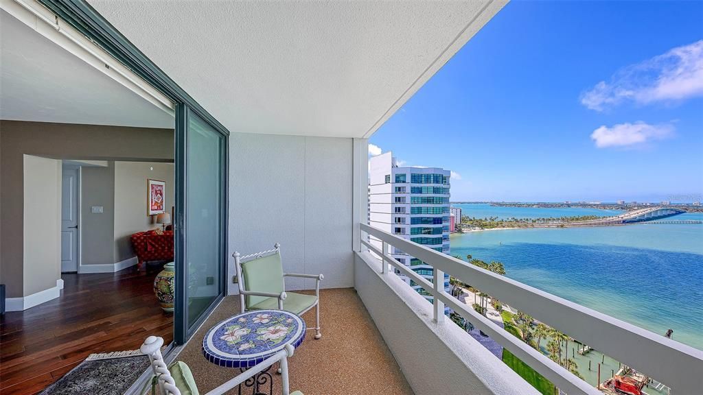 For Sale: $999,000 (2 beds, 2 baths, 1555 Square Feet)