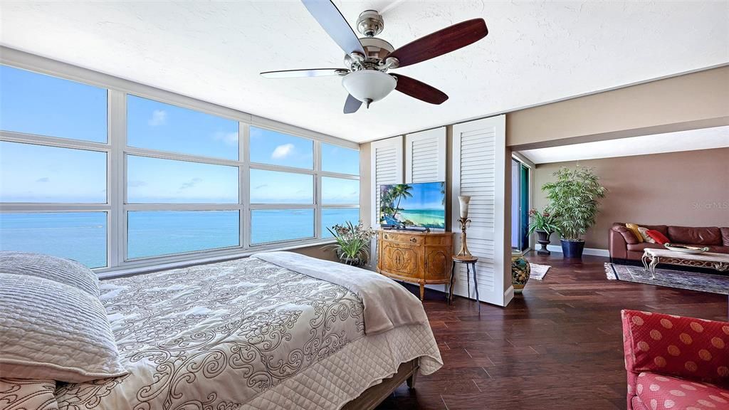 For Sale: $999,000 (2 beds, 2 baths, 1555 Square Feet)