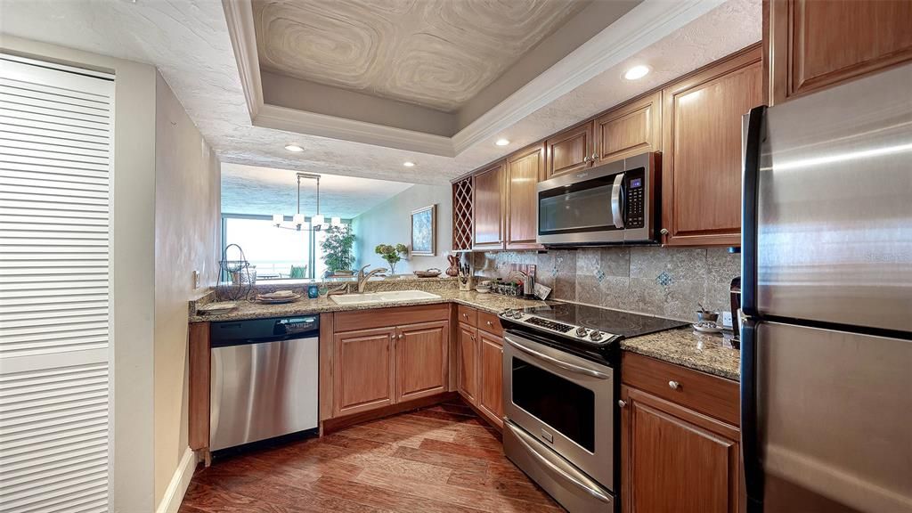 For Sale: $999,000 (2 beds, 2 baths, 1555 Square Feet)
