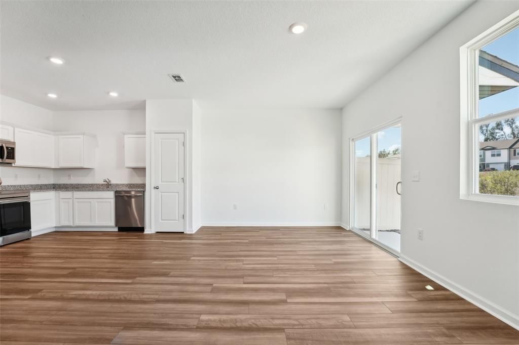 Activo con contrato: $241,990 (3 camas, 2 baños, 1386 Pies cuadrados)