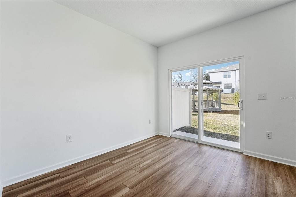 Activo con contrato: $241,990 (3 camas, 2 baños, 1386 Pies cuadrados)