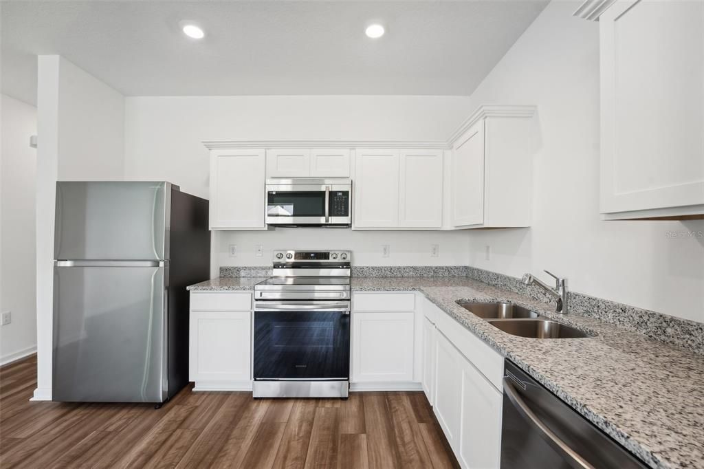 Activo con contrato: $241,990 (3 camas, 2 baños, 1386 Pies cuadrados)
