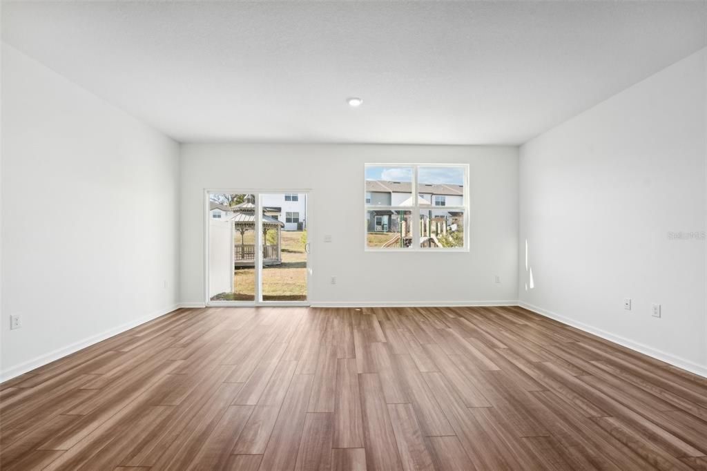 Activo con contrato: $241,990 (3 camas, 2 baños, 1386 Pies cuadrados)