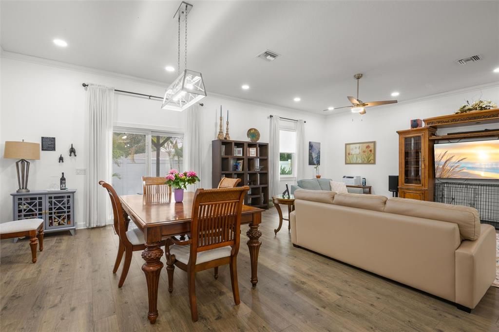 En Venta: $675,000 (3 camas, 3 baños, 2234 Pies cuadrados)