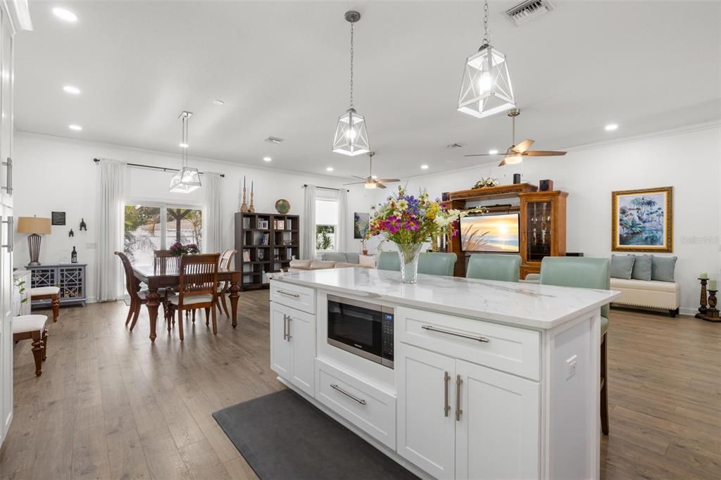 En Venta: $675,000 (3 camas, 3 baños, 2234 Pies cuadrados)