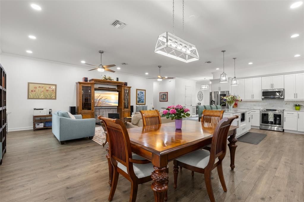 En Venta: $675,000 (3 camas, 3 baños, 2234 Pies cuadrados)