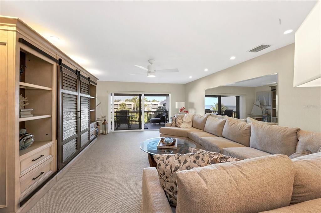 For Rent: $5,500 (2 beds, 2 baths, 1561 Square Feet)
