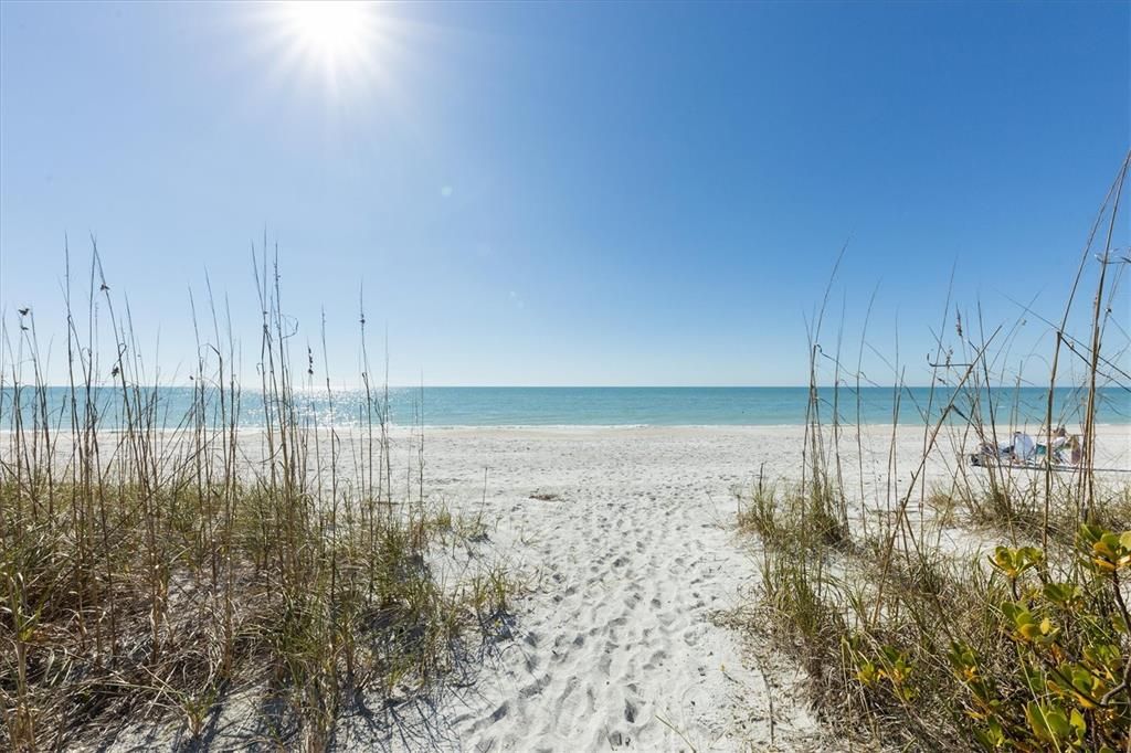 For Rent: $5,500 (2 beds, 2 baths, 1561 Square Feet)