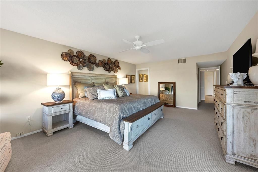 For Rent: $5,500 (2 beds, 2 baths, 1561 Square Feet)