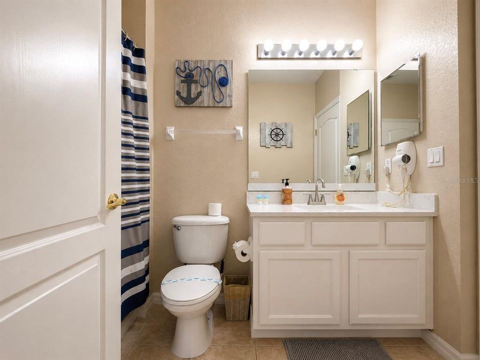 На продажу: $329,000 (4 спален, 2 ванн, 1400 Квадратных фут)