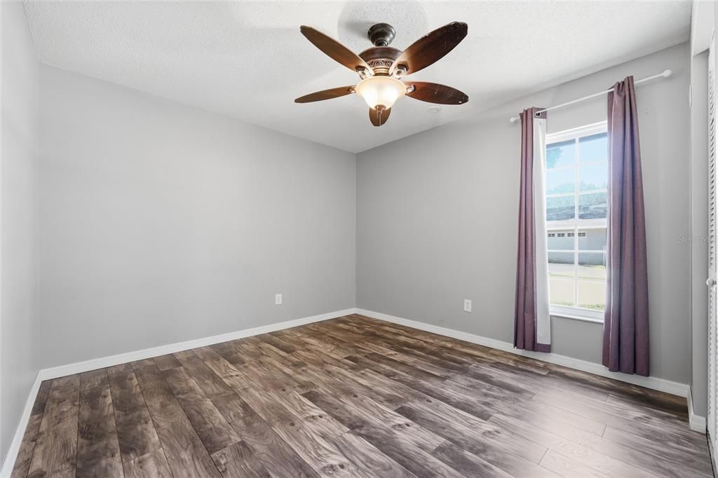 Activo con contrato: $565,000 (4 camas, 2 baños, 2608 Pies cuadrados)