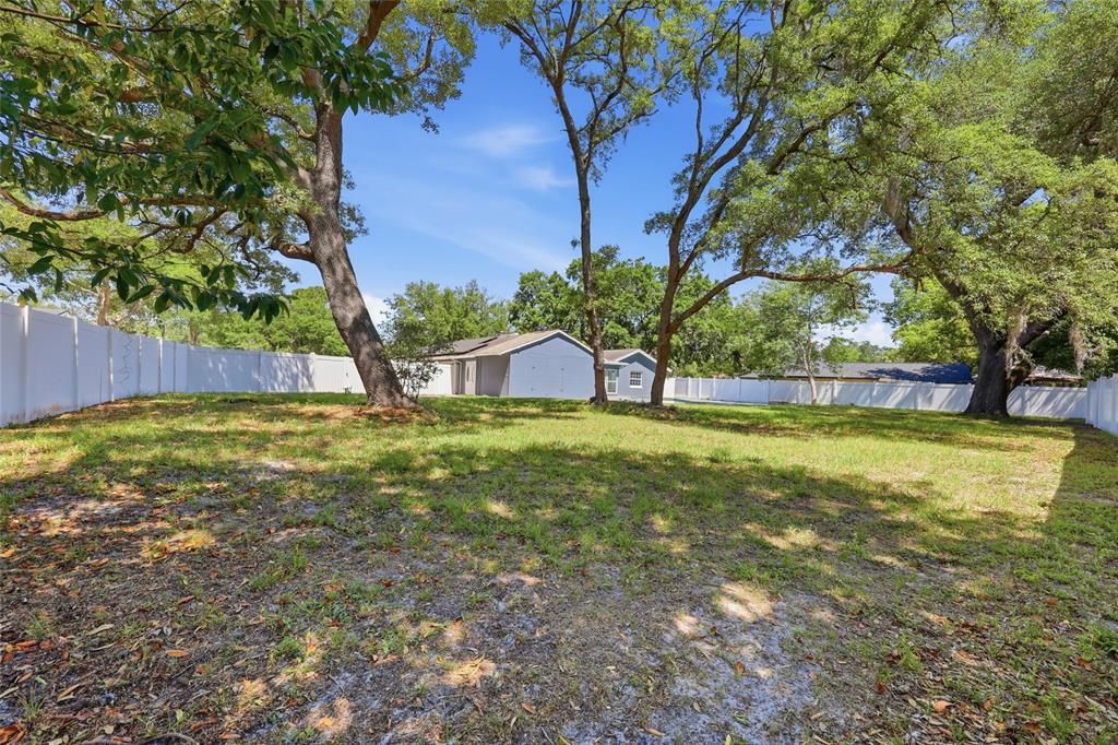 Activo con contrato: $565,000 (4 camas, 2 baños, 2608 Pies cuadrados)
