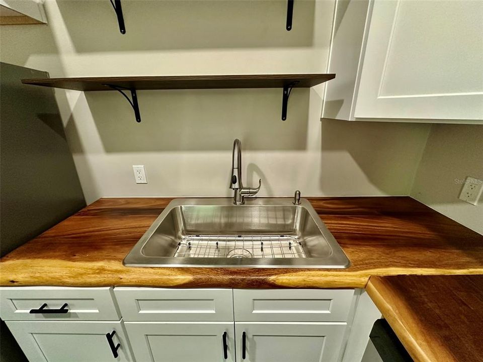 For Rent: $1,795 (2 beds, 1 baths, 1098 Square Feet)