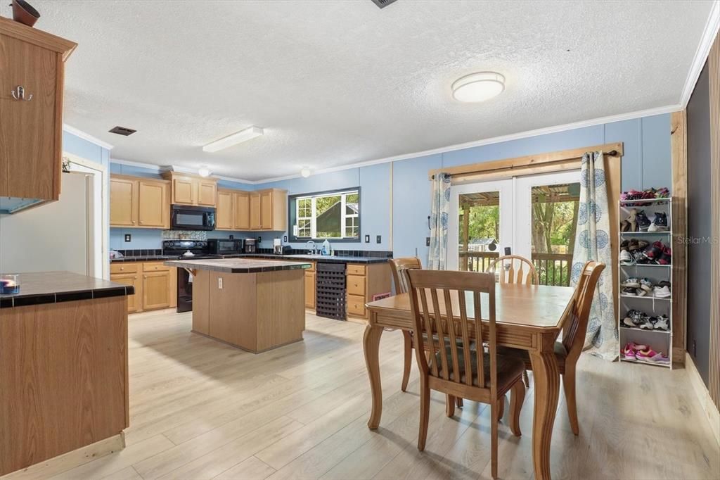 En Venta: $235,000 (4 camas, 2 baños, 2276 Pies cuadrados)