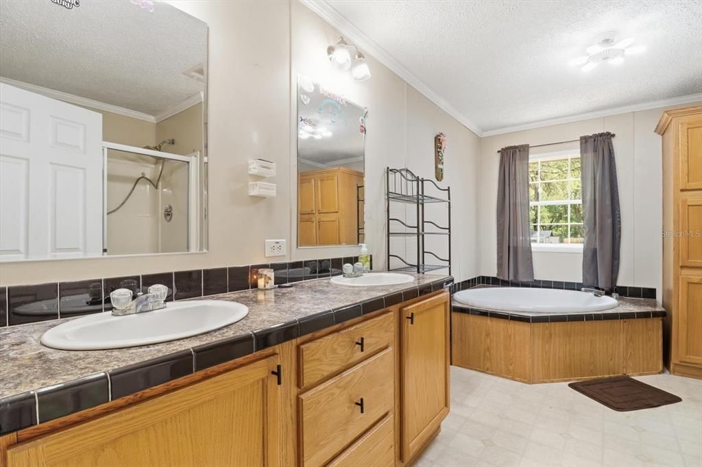 En Venta: $235,000 (4 camas, 2 baños, 2276 Pies cuadrados)