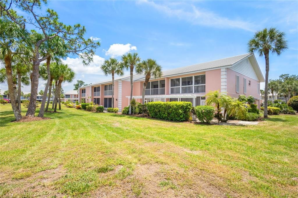 For Sale: $219,000 (2 beds, 2 baths, 975 Square Feet)
