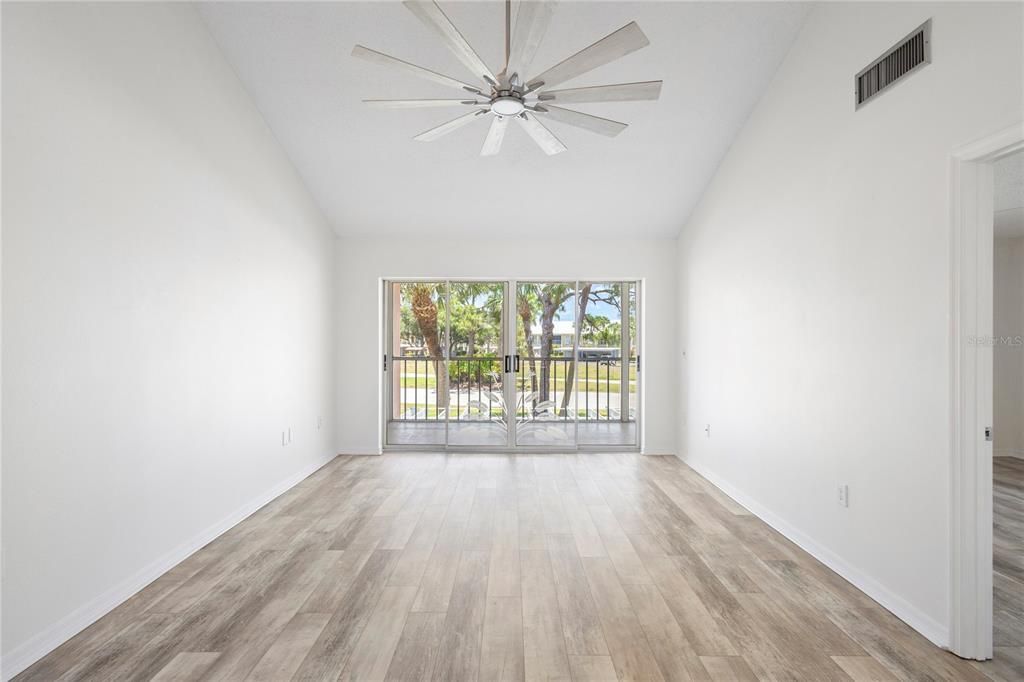 En Venta: $225,000 (2 camas, 2 baños, 975 Pies cuadrados)