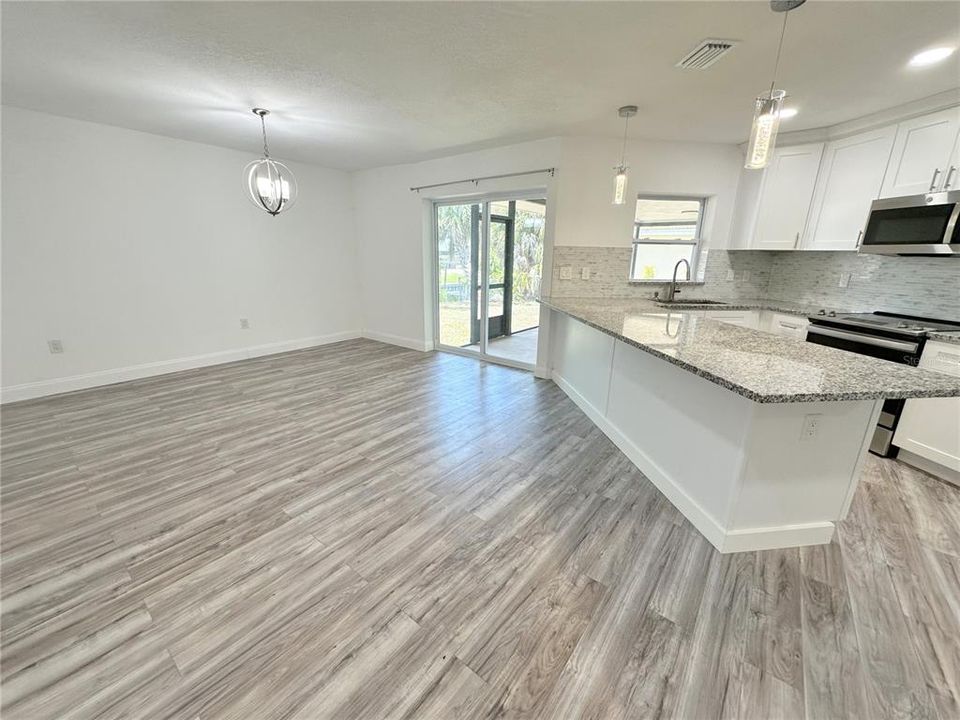 For Rent: $2,400 (3 beds, 2 baths, 1838 Square Feet)