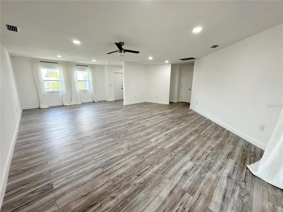 For Rent: $2,400 (3 beds, 2 baths, 1838 Square Feet)
