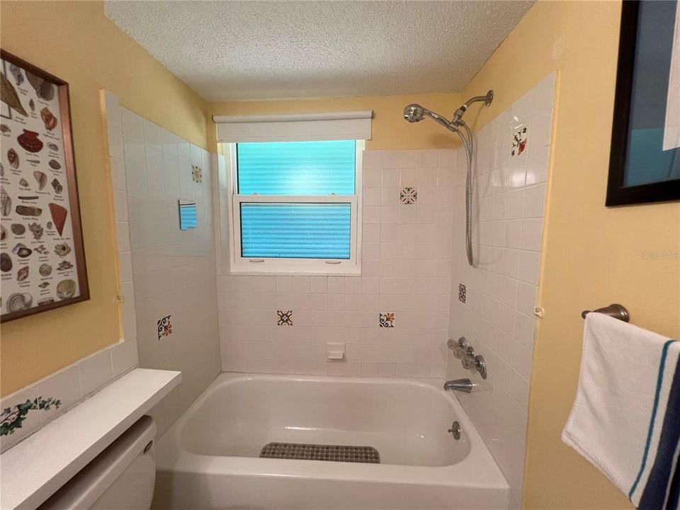 For Rent: $1,600 (2 beds, 2 baths, 1200 Square Feet)