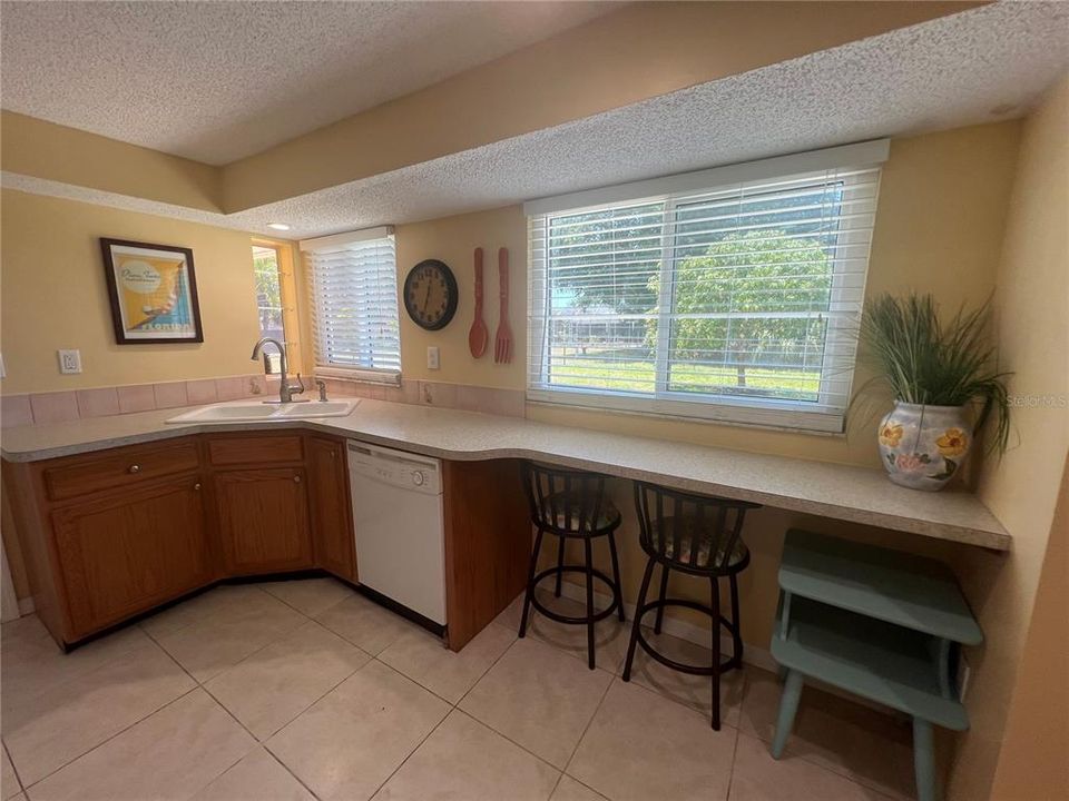 For Rent: $1,600 (2 beds, 2 baths, 1200 Square Feet)