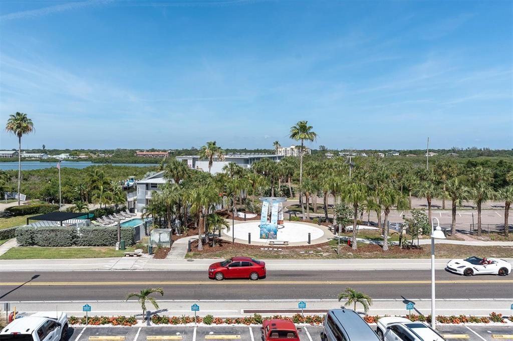 For Sale: $539,000 (2 beds, 2 baths, 1100 Square Feet)