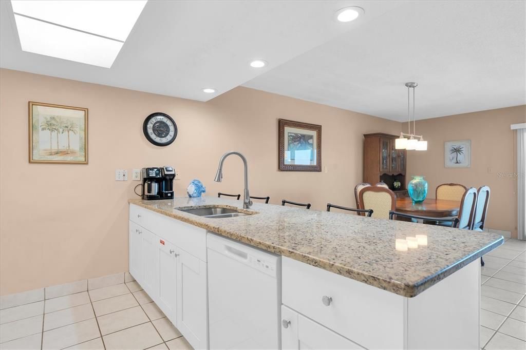 For Sale: $539,000 (2 beds, 2 baths, 1100 Square Feet)