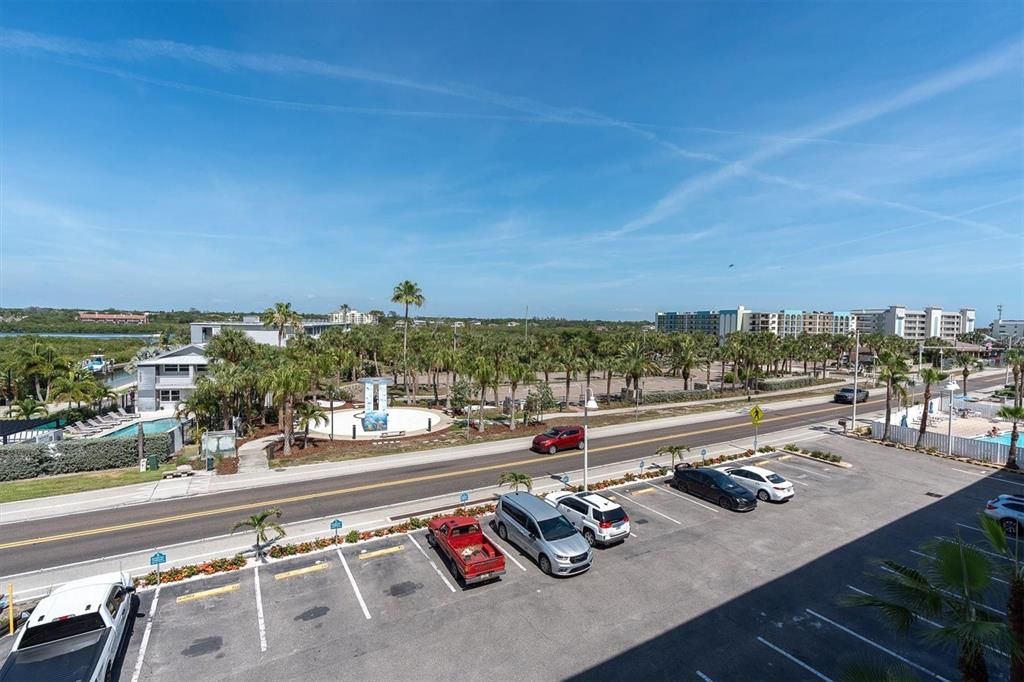 For Sale: $539,000 (2 beds, 2 baths, 1100 Square Feet)