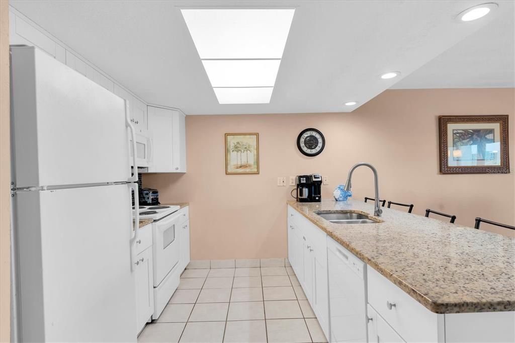 For Sale: $539,000 (2 beds, 2 baths, 1100 Square Feet)