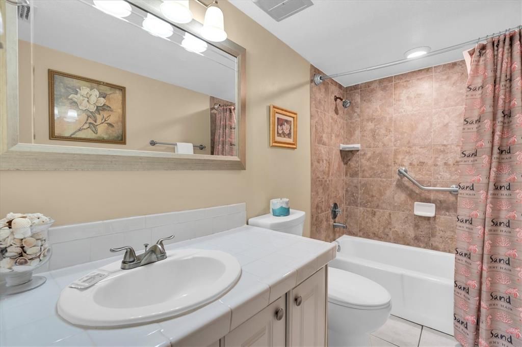 For Sale: $539,000 (2 beds, 2 baths, 1100 Square Feet)