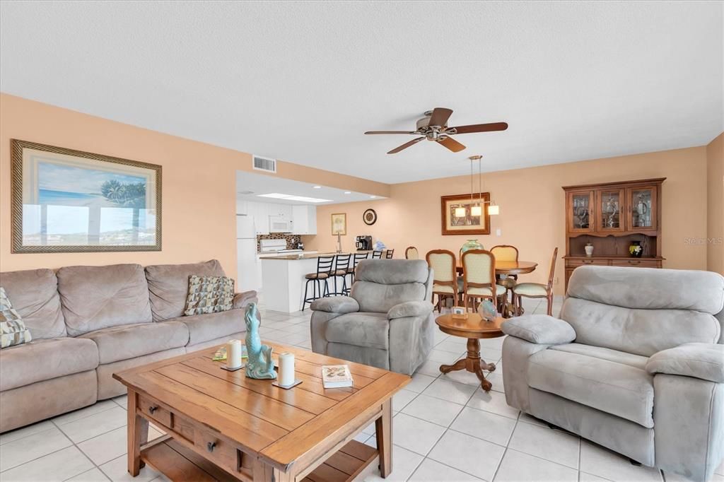 For Sale: $539,000 (2 beds, 2 baths, 1100 Square Feet)
