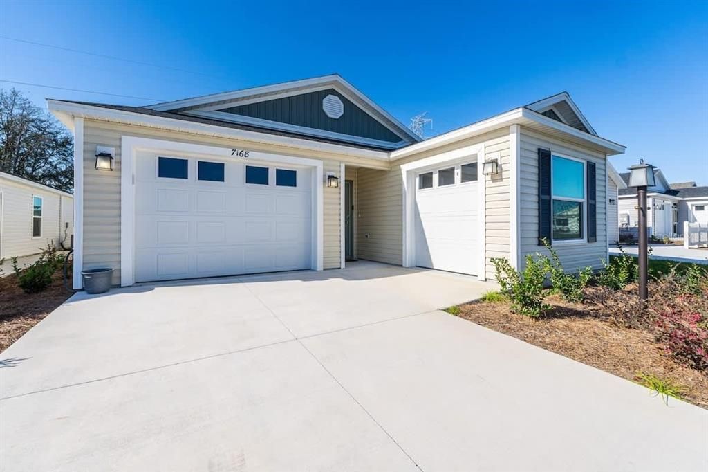 For Sale: $299,000 (3 beds, 2 baths, 1440 Square Feet)