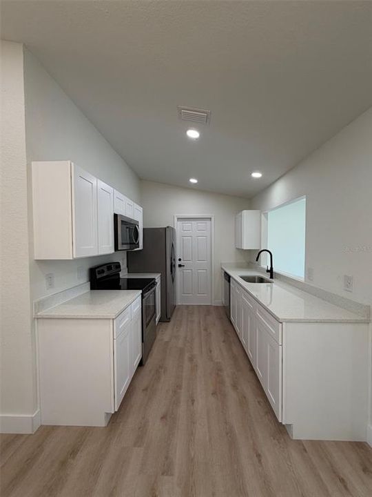 Active With Contract: $314,500 (3 beds, 2 baths, 1210 Square Feet)