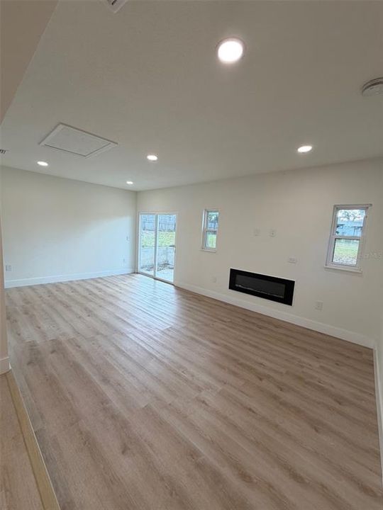 Active With Contract: $314,500 (3 beds, 2 baths, 1210 Square Feet)