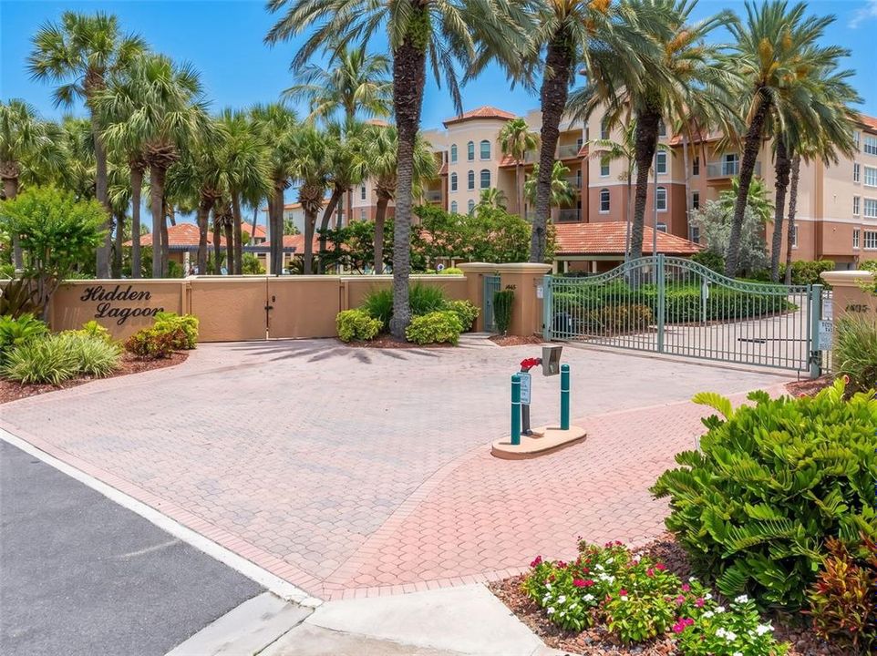 For Sale: $879,000 (3 beds, 3 baths, 2000 Square Feet)