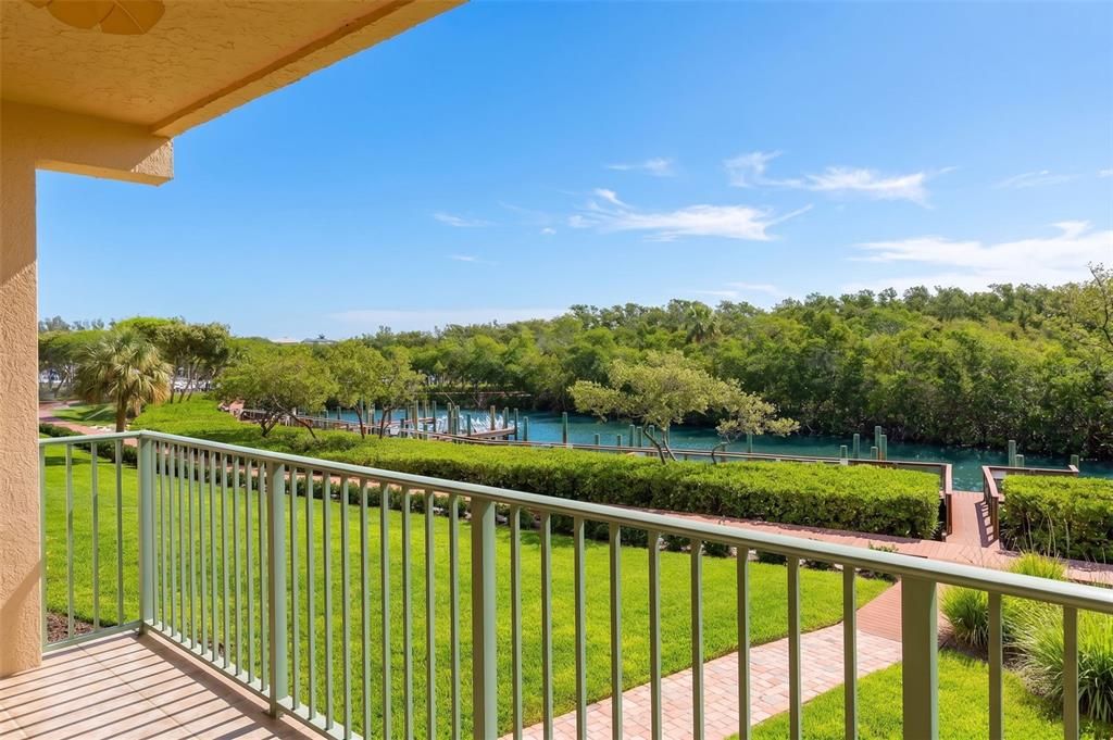 For Sale: $879,000 (3 beds, 3 baths, 2000 Square Feet)