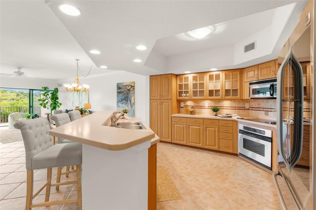For Sale: $879,000 (3 beds, 3 baths, 2000 Square Feet)