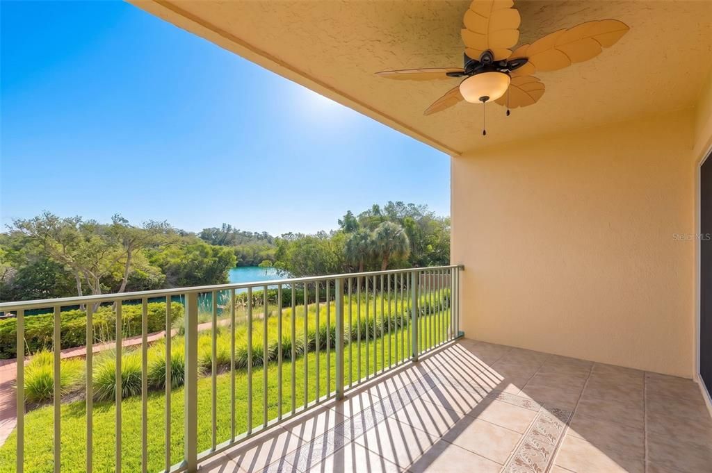 For Sale: $879,000 (3 beds, 3 baths, 2000 Square Feet)