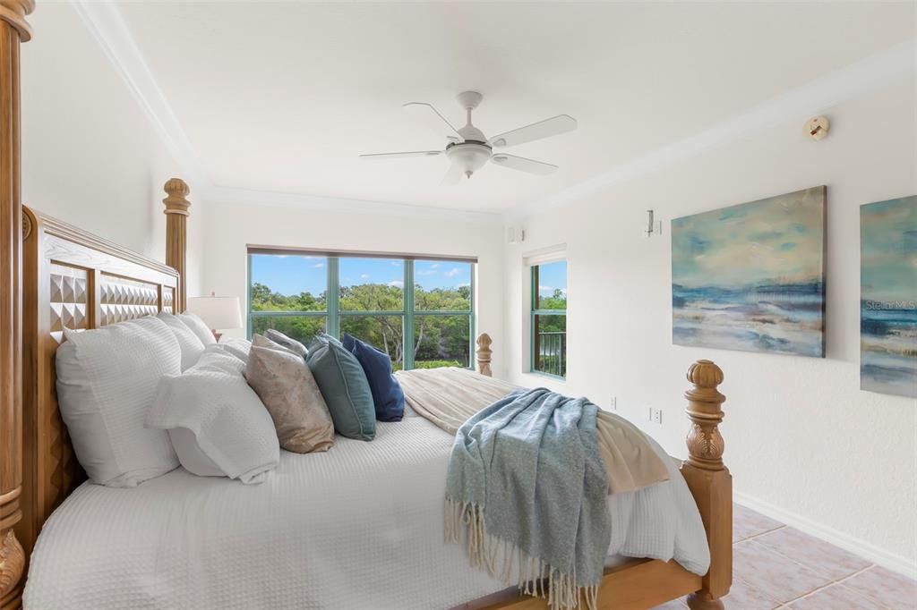 For Sale: $879,000 (3 beds, 3 baths, 2000 Square Feet)