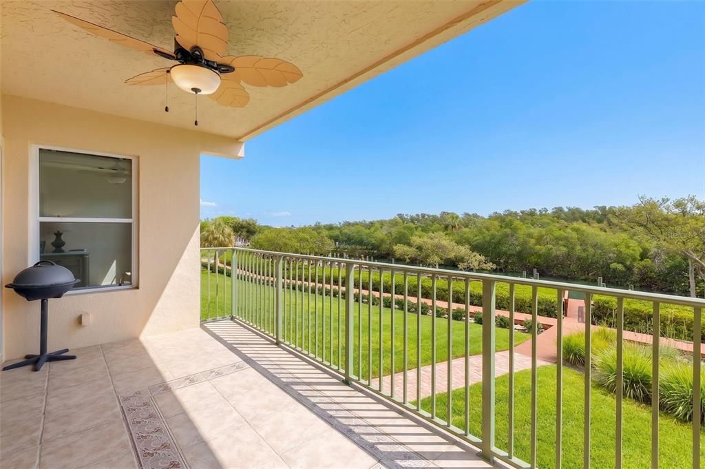 For Sale: $879,000 (3 beds, 3 baths, 2000 Square Feet)