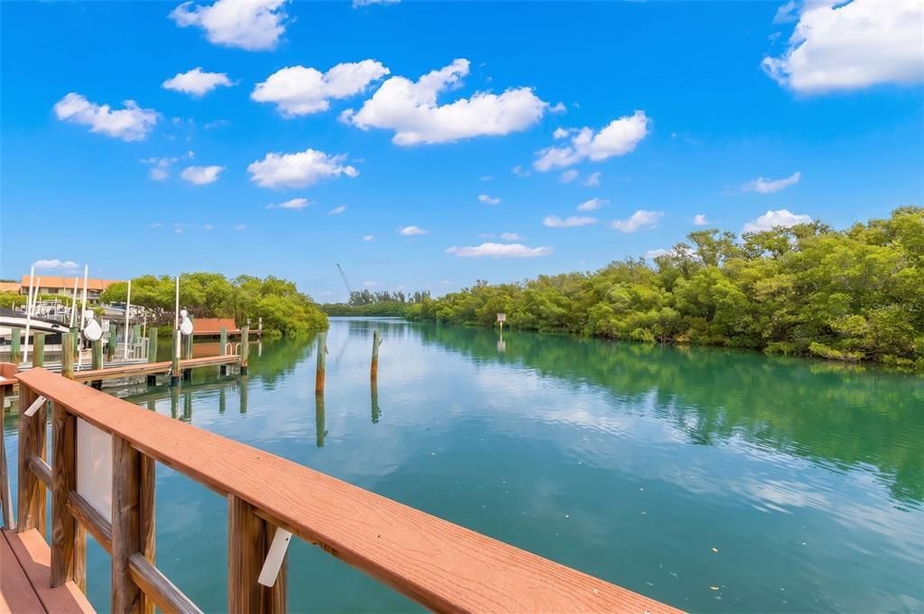 For Sale: $879,000 (3 beds, 3 baths, 2000 Square Feet)