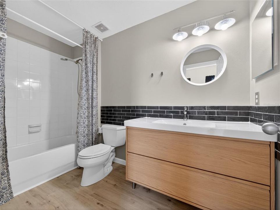 For Rent: $3,195 (3 beds, 2 baths, 1616 Square Feet)